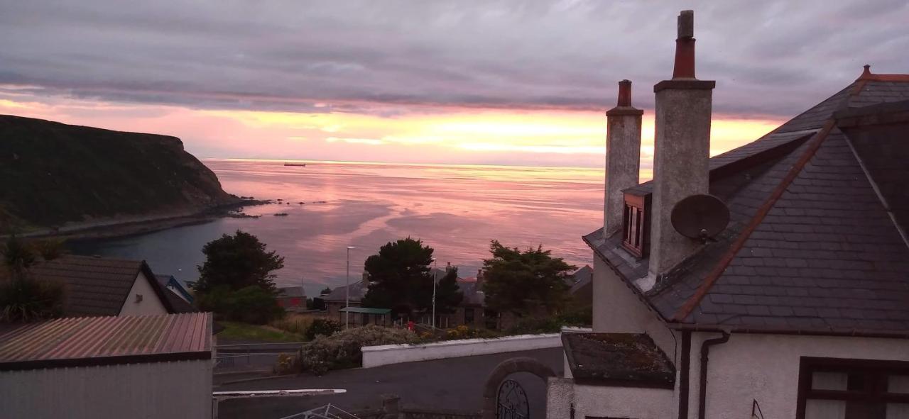 Puffins Nest Villa Gardenstown Bagian luar foto